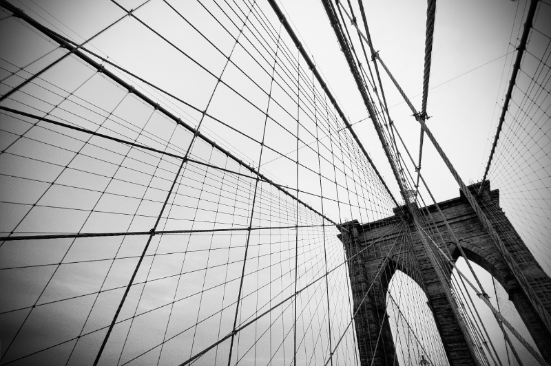 Black and white photo of Brooklyn Bridge by Carmelo Bayarcal